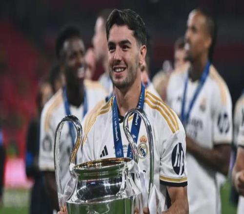 鄢手骐黑装,亮相,夫妻恩爱同,欧亿体育官方,欧亿体育在线官网,欧亿体育线上,欧亿体育APP