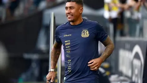 郎朗与吉娜共奏琴音，十指交缠情深意长